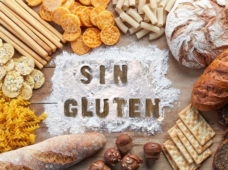 foto de panes y harina con cartel que dice Sin Gluten