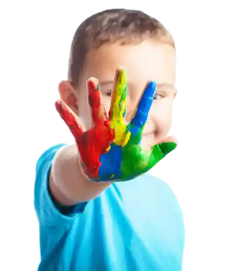 pequecon tea Niño con autismo, mano pintada de colores